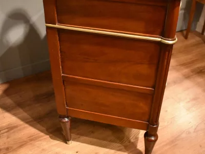 Commode de style Louis XVI en acajou