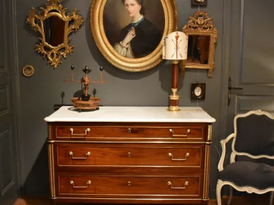 Commode de style Louis XVI en acajou
