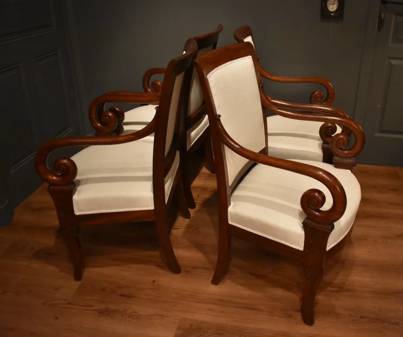 Suite de quatre fauteuils d'époque Restauration