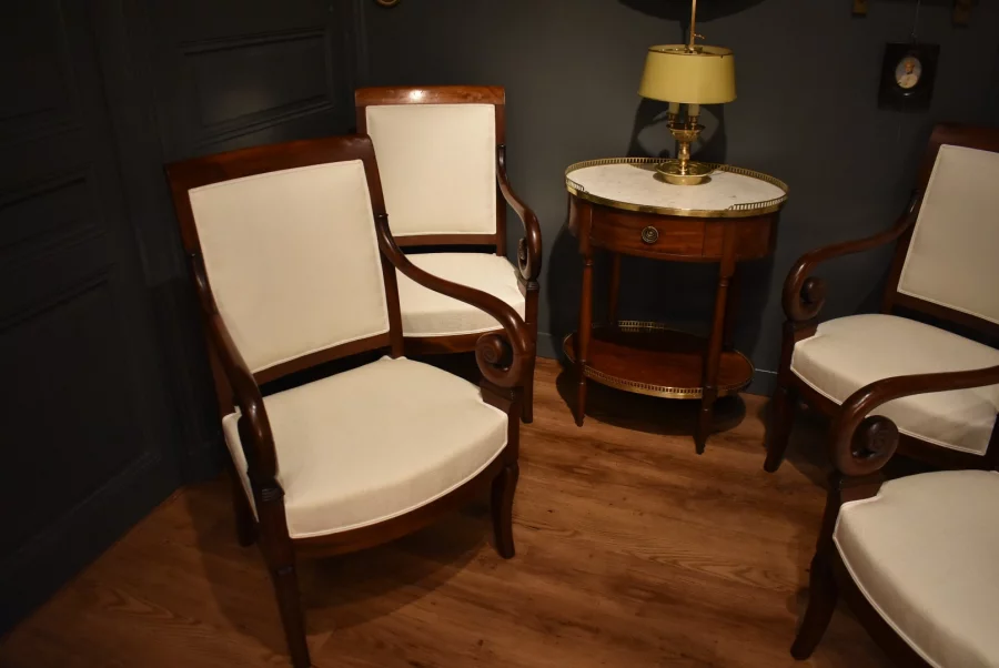 Suite de quatre fauteuils d'époque Restauration