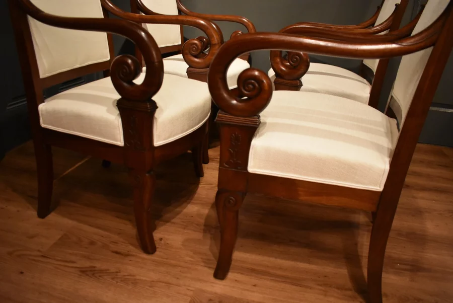 Suite de quatre fauteuils d'époque Restauration