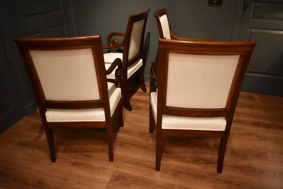 Suite de quatre fauteuils d'époque Restauration