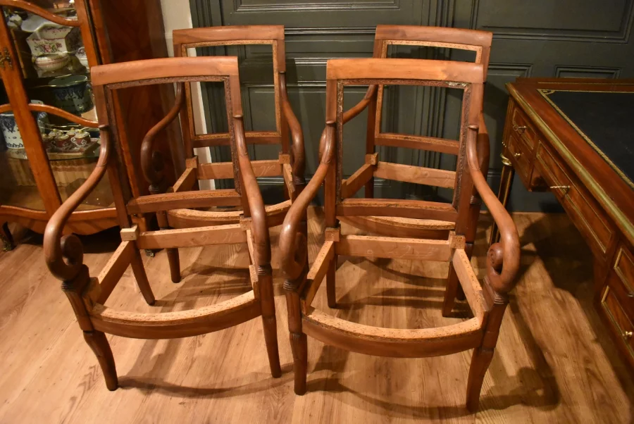 Suite de quatre fauteuils d'époque Restauration