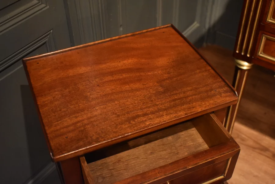 Chevet de style Louis XVI