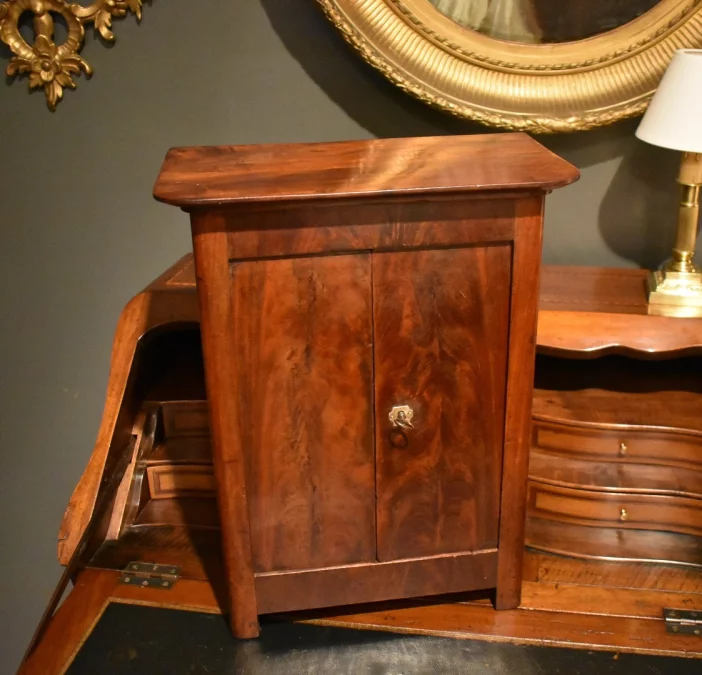 Armoire miniature