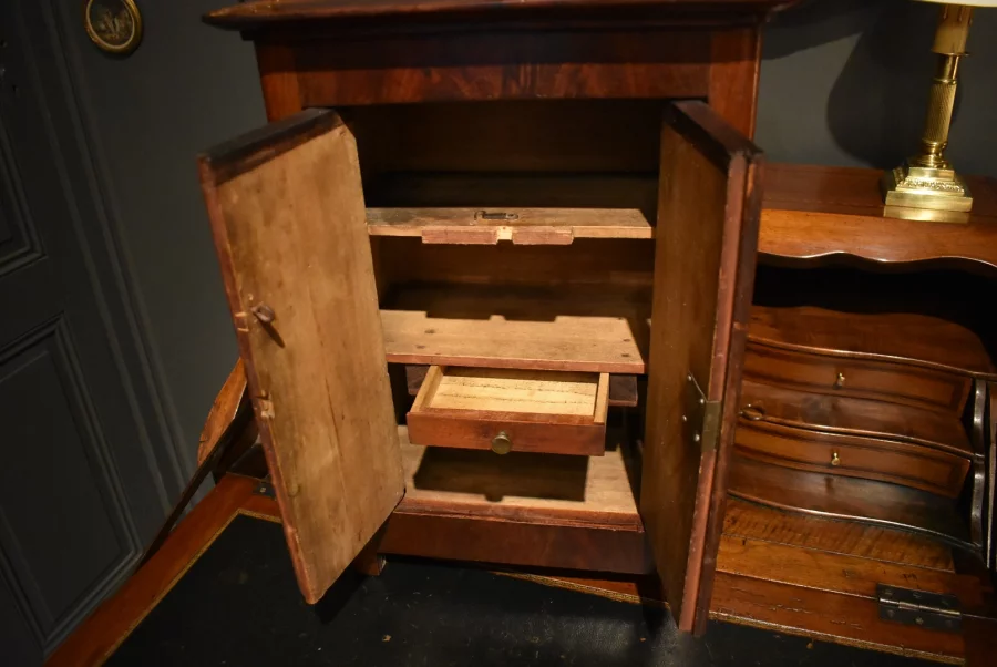 Armoire miniature