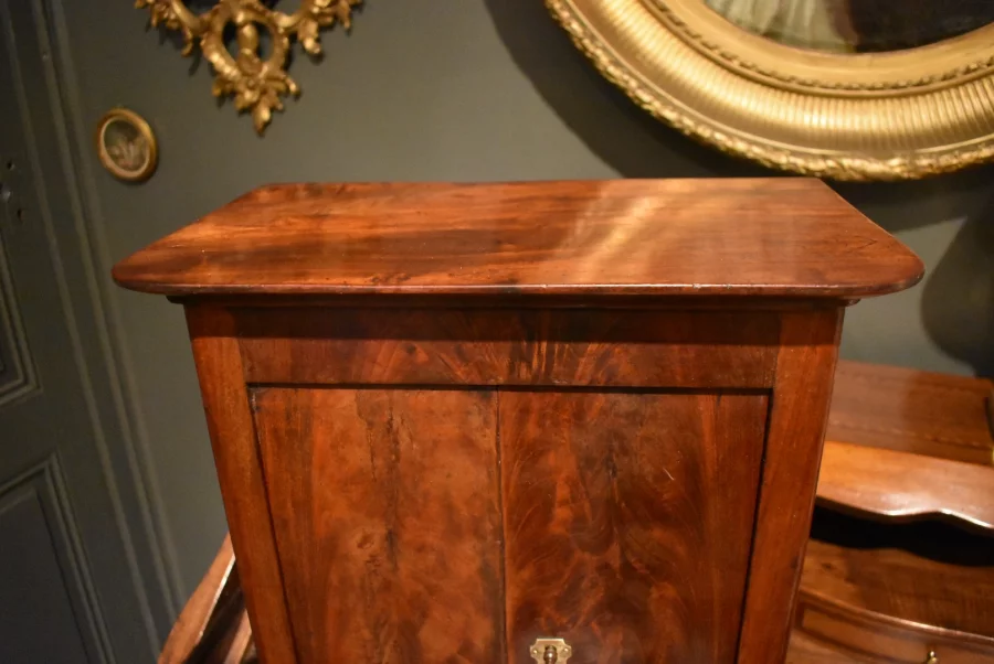 Armoire miniature