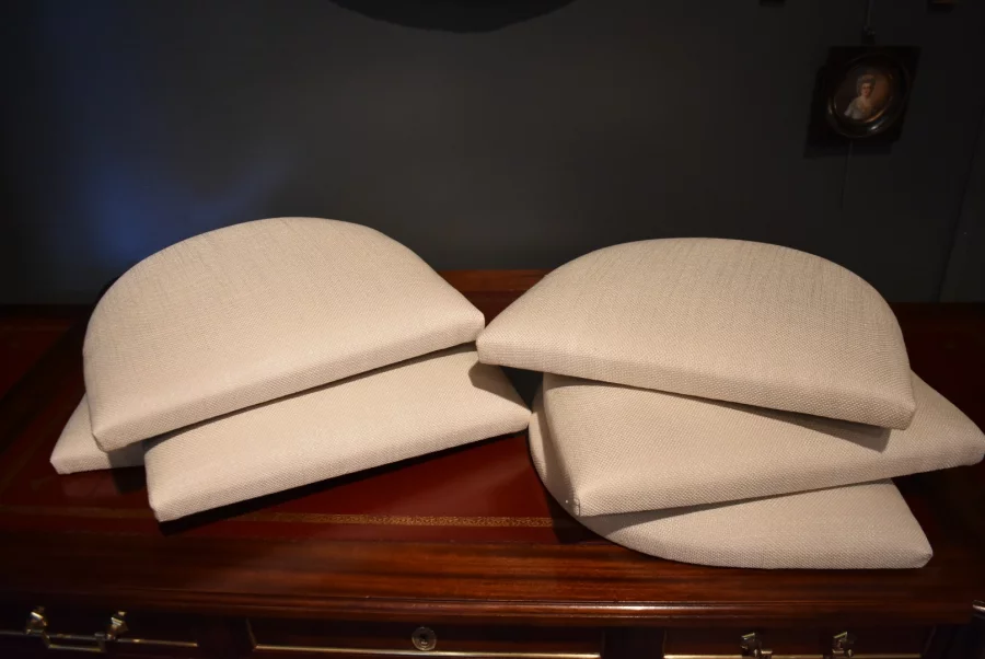 Suite de six chaises "gondole"