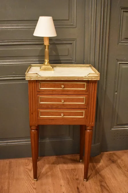 Chevet de style Louis XVI en acajou