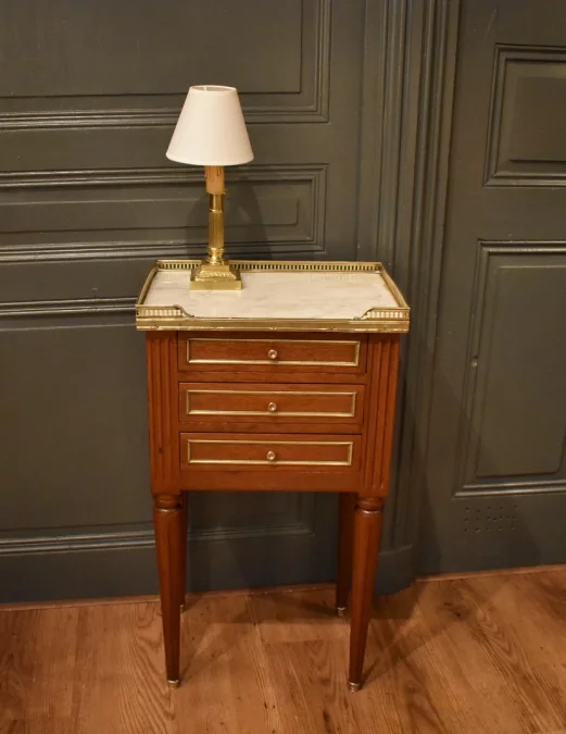 Chevet de style Louis XVI en acajou