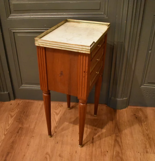 Chevet de style Louis XVI en acajou