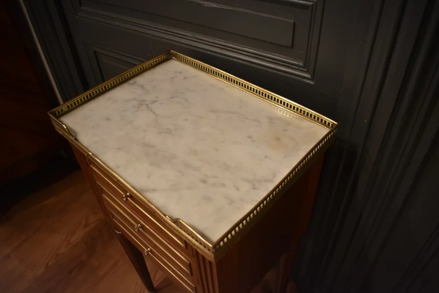 Chevet de style Louis XVI en acajou