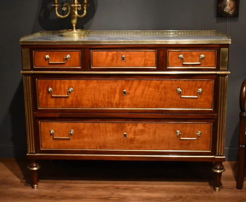 Commode Louis XVI en acajou
