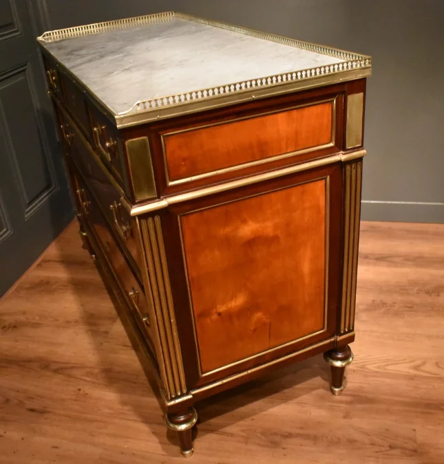 Commode Louis XVI en acajou