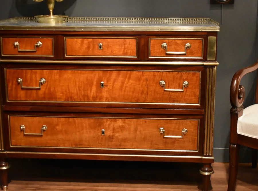 Commode Louis XVI en acajou