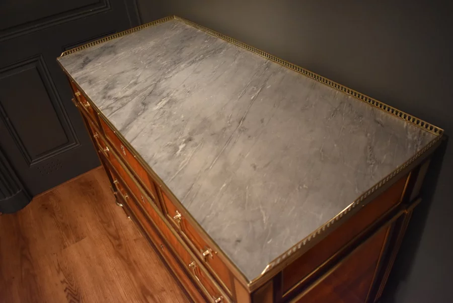 Commode Louis XVI en acajou