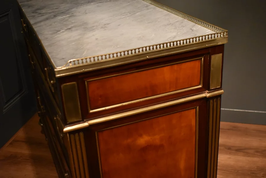 Commode Louis XVI en acajou