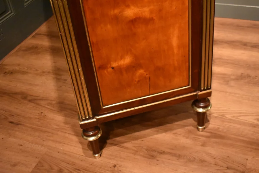 Commode Louis XVI en acajou