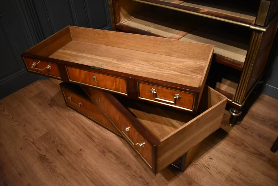 Commode Louis XVI en acajou