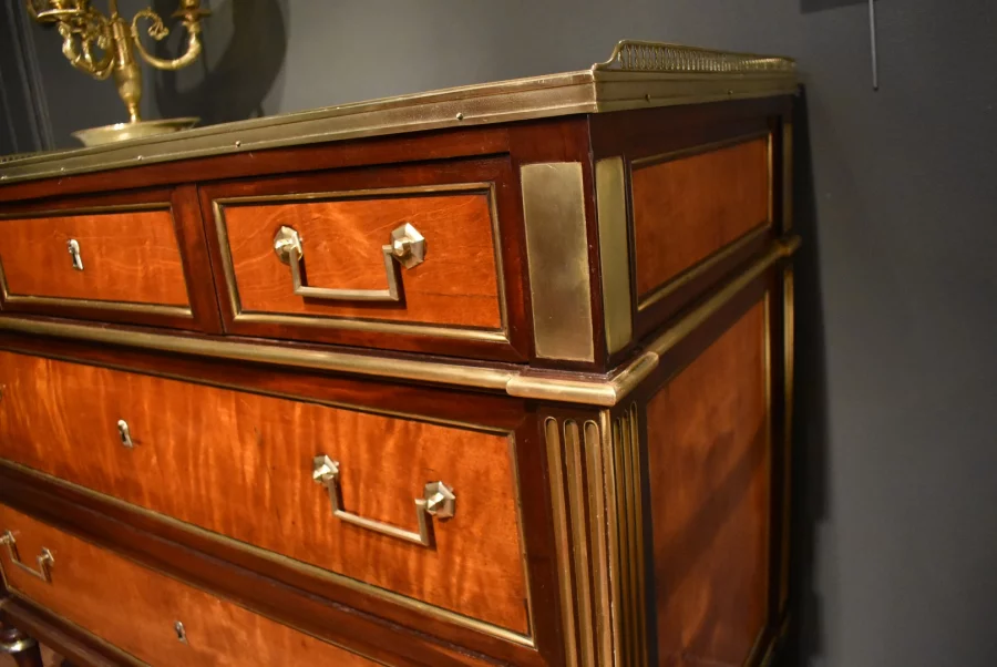 Commode Louis XVI en acajou