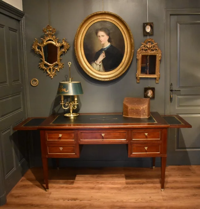 Grand bureau plat de style Louis XVI