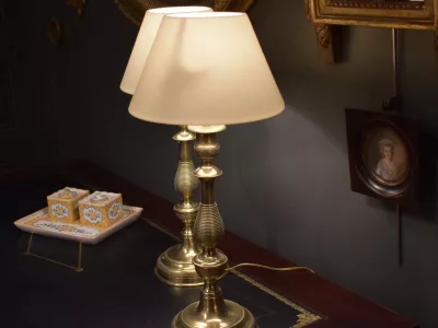 Paire de grandes lampes en bronze
