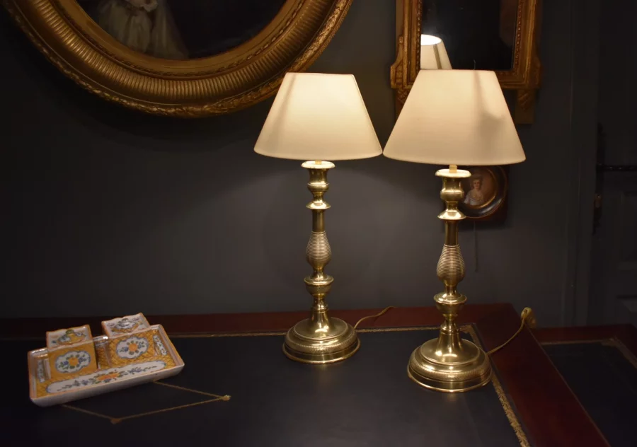 Paire de grandes lampes en bronze