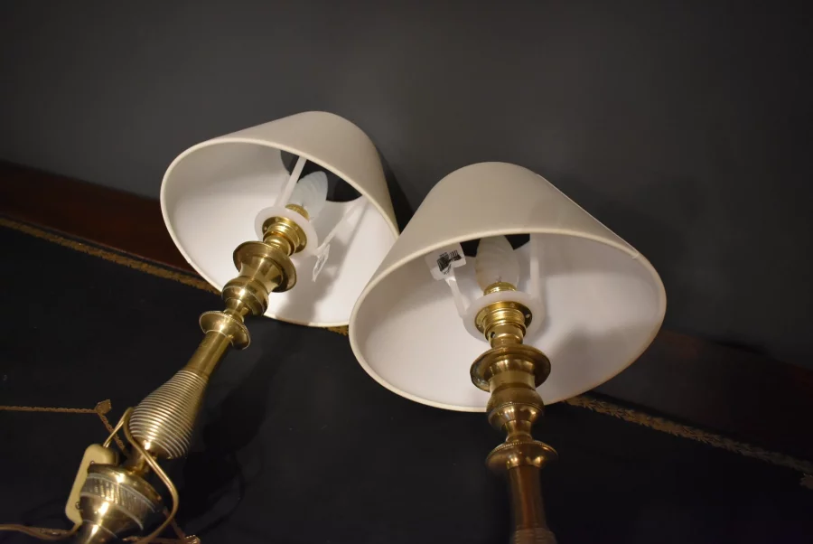 Paire de grandes lampes en bronze