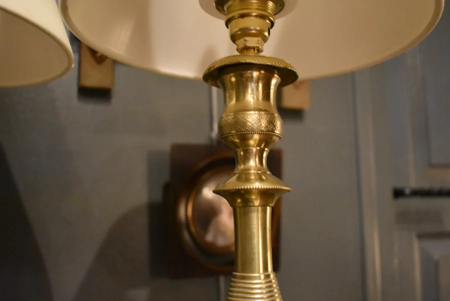 Paire de grandes lampes en bronze