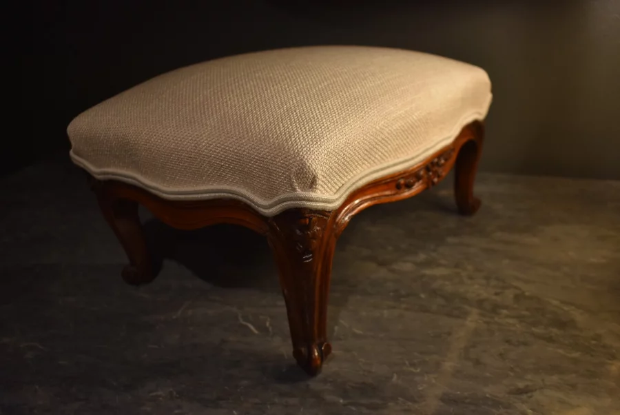 Tabouret de pieds de style Louis XV