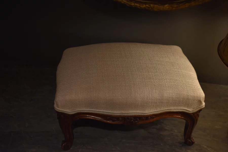 Tabouret de pieds de style Louis XV