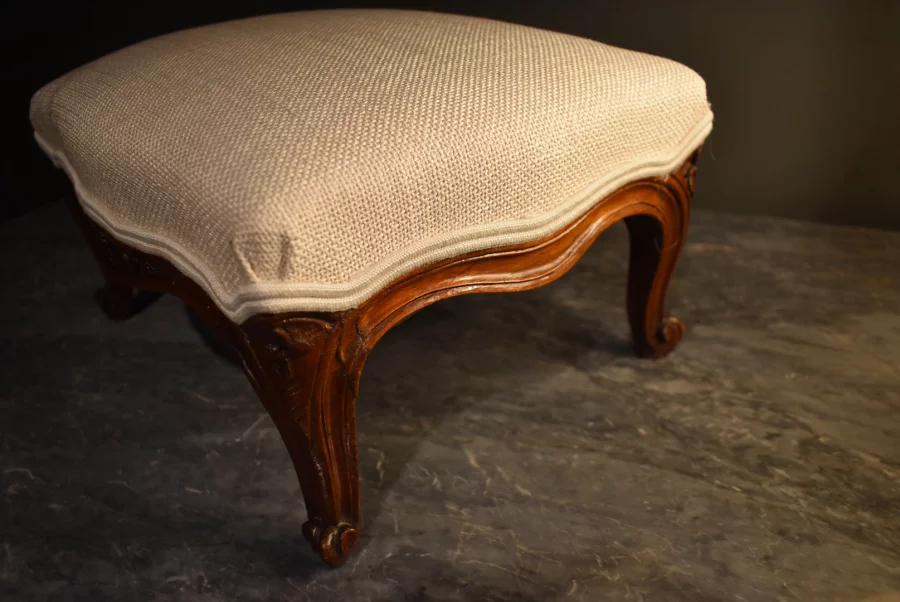 Tabouret de pieds de style Louis XV