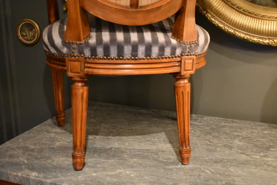 Fauteuil d'enfant de style Louis XVI