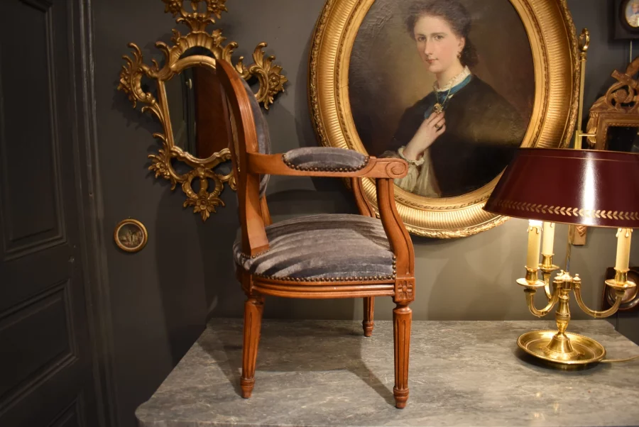 Fauteuil d'enfant de style Louis XVI