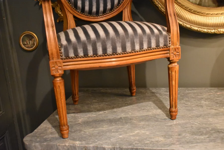 Fauteuil d'enfant de style Louis XVI