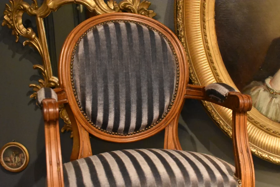 Fauteuil d'enfant de style Louis XVI