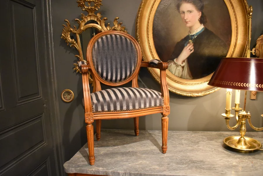 Fauteuil d'enfant de style Louis XVI