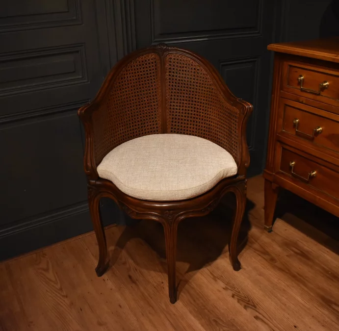 Fauteuil de bureau canné de style Louis XV