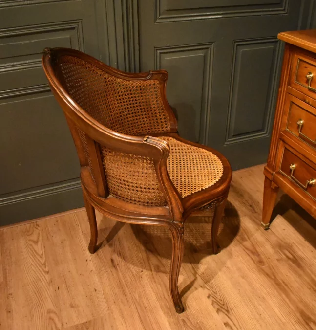 Fauteuil de bureau canné de style Louis XV