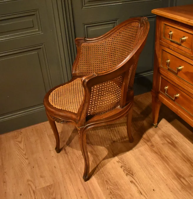 Fauteuil de bureau canné de style Louis XV
