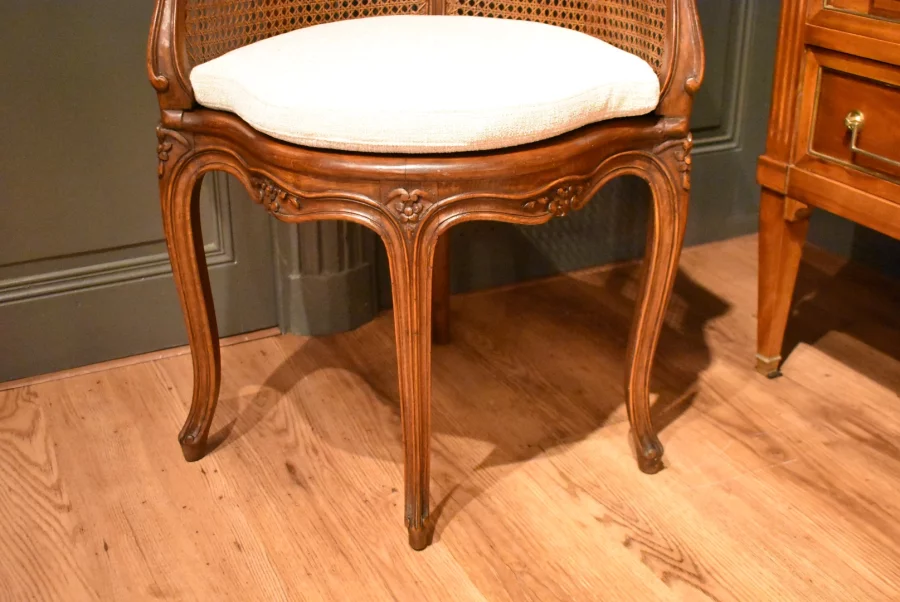 Fauteuil de bureau canné de style Louis XV