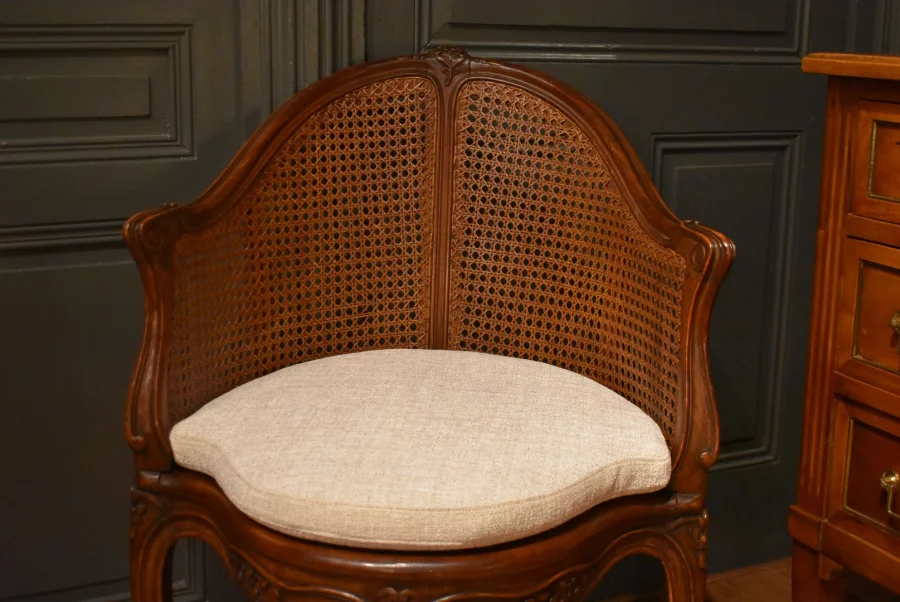 Fauteuil de bureau canné de style Louis XV