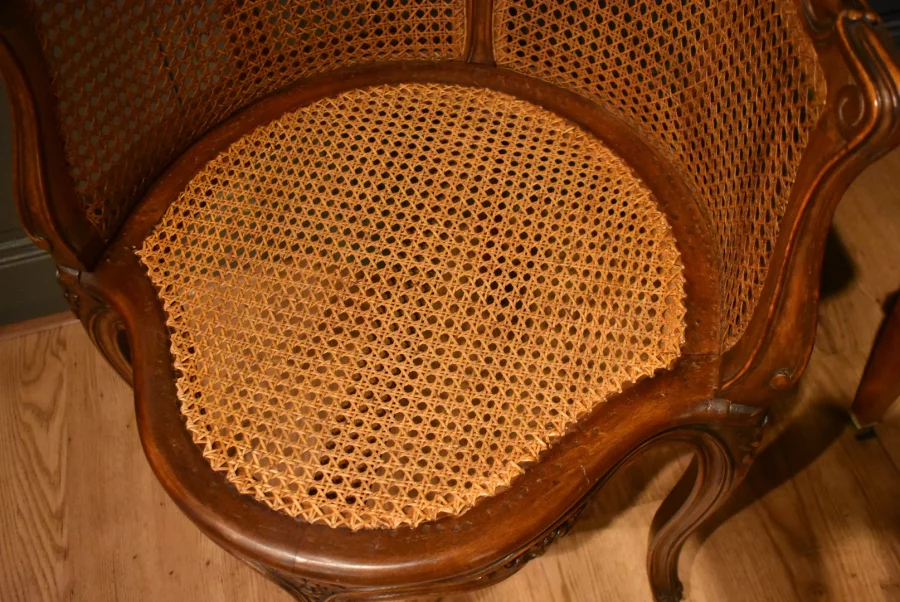 Fauteuil de bureau canné de style Louis XV