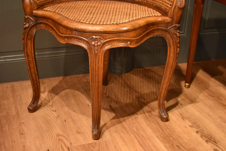 Fauteuil de bureau canné de style Louis XV