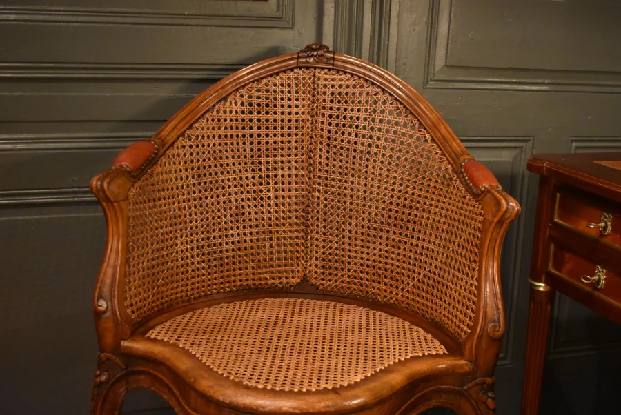 Fauteuil de bureau canné de style Louis XV