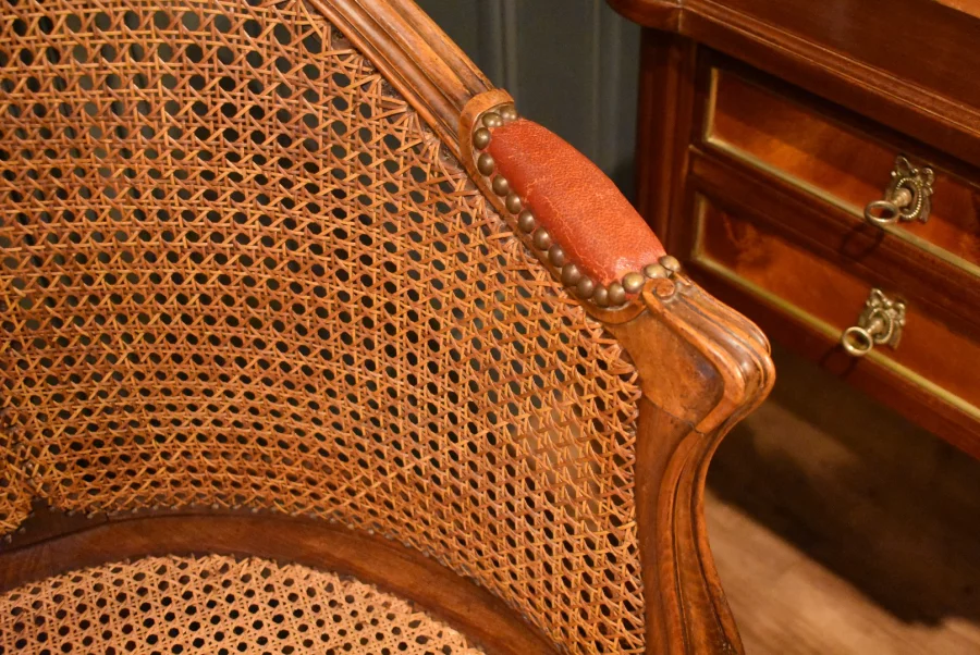 Fauteuil de bureau canné de style Louis XV