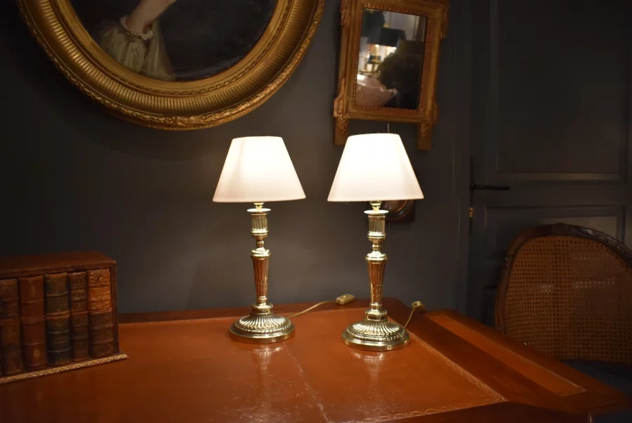 Paire de lampes de style Louis XVI