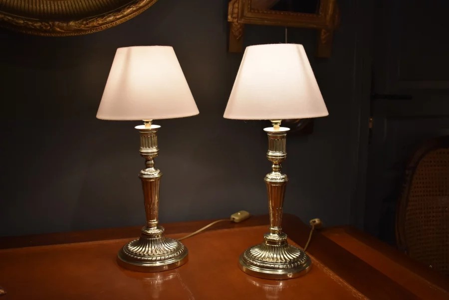Paire de lampes de style Louis XVI