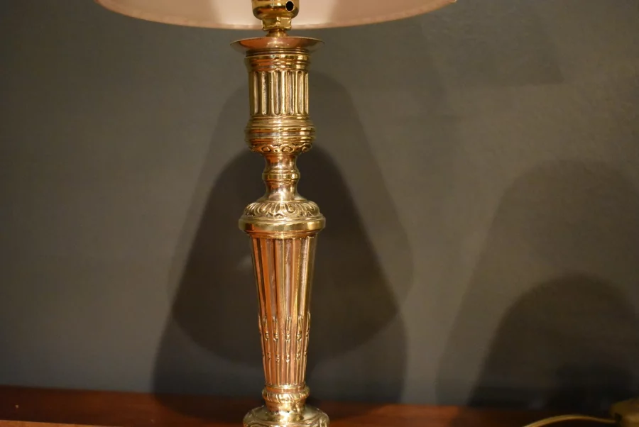 Paire de lampes de style Louis XVI