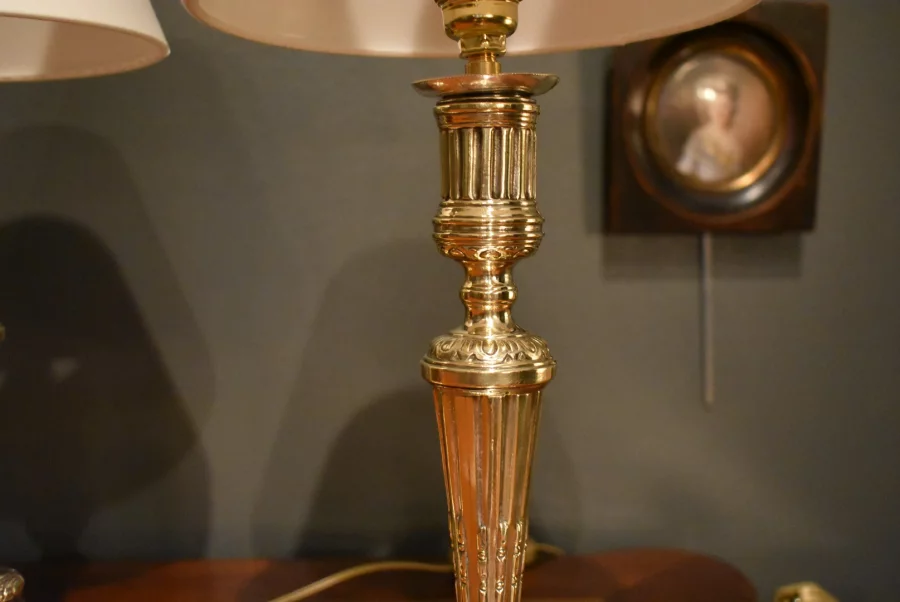 Paire de lampes de style Louis XVI